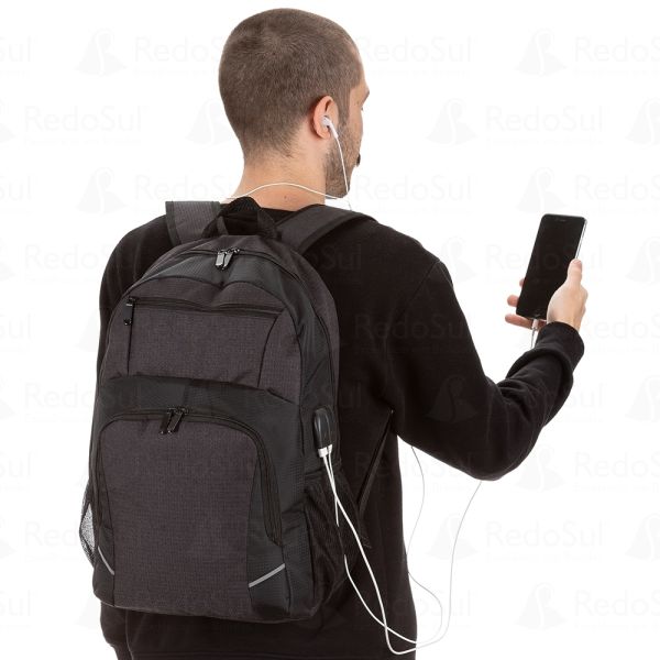 Mochila Personalizada para Notebook com saída USB e Fone